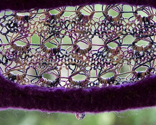 violette Filz-AbendTasche mit Netzeinsatz